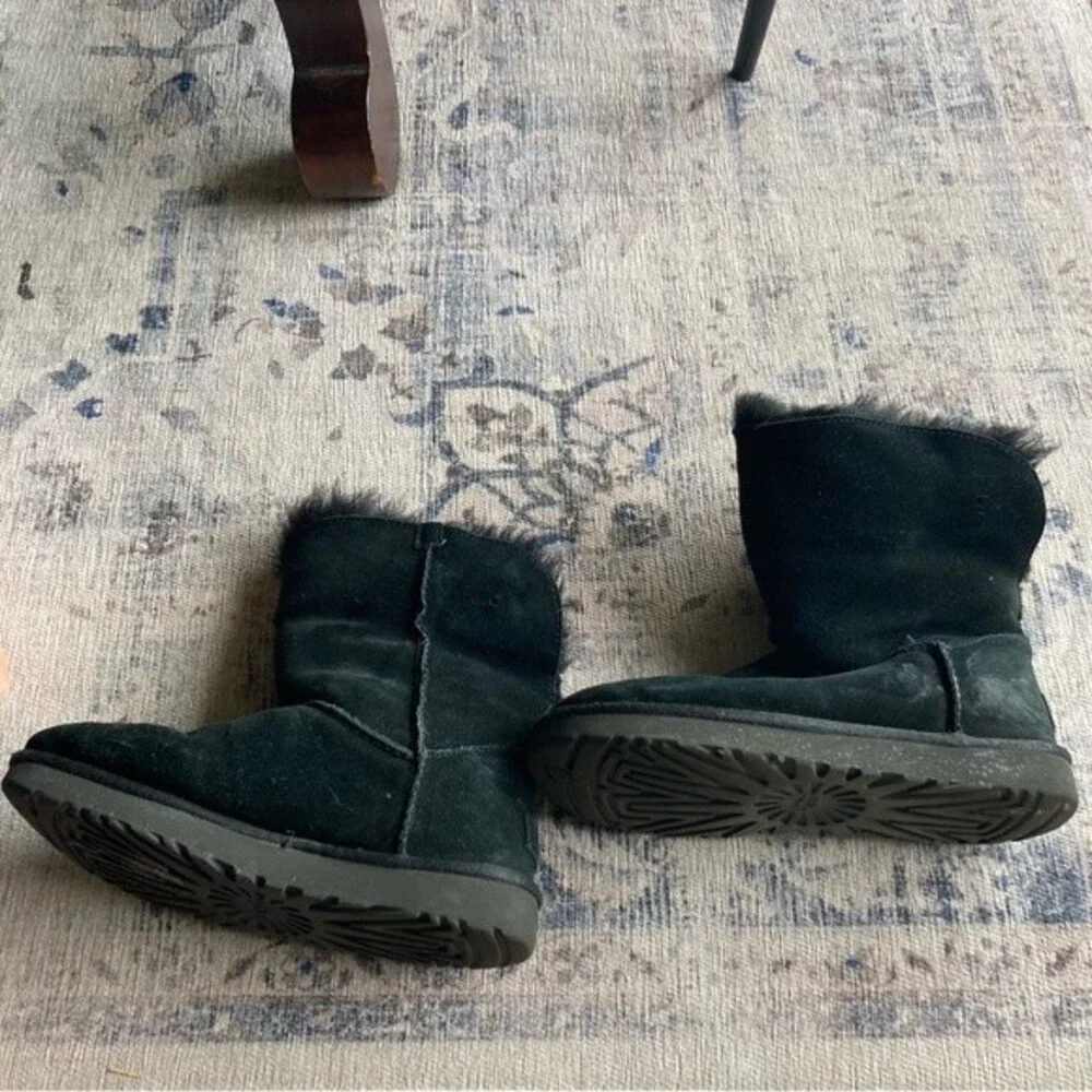 Ugg Women’s short black boot size 7.  Great used condition!  Read below!